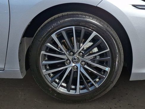 Used 2025 Lexus ES 350 w/ Premium Package FWD image 9