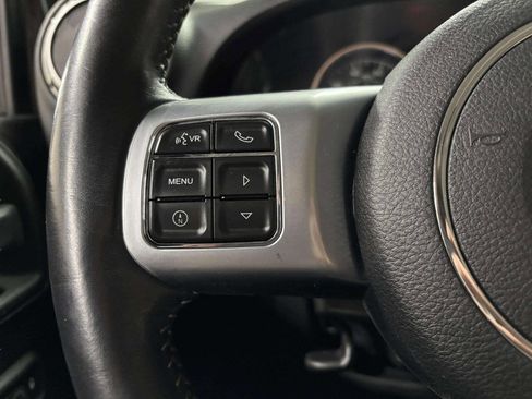 Used 2016 Jeep Wrangler Unlimited Rubicon image 34