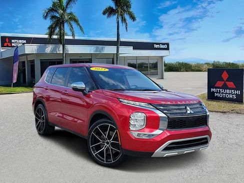 Used 2023 Mitsubishi Outlander SE FWD image 1