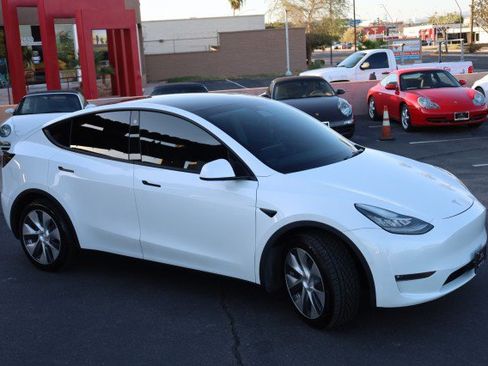 Used 2021 Tesla Model Y Long Range AWD/4WD image 11