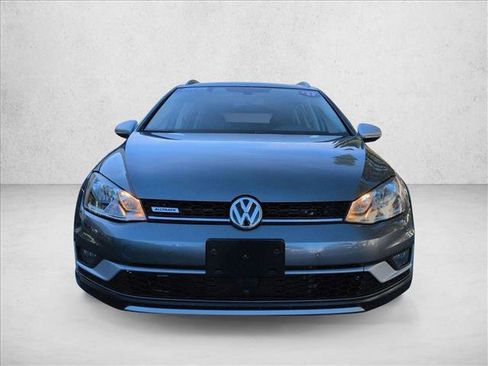 Used 2017 Volkswagen Golf S image 2