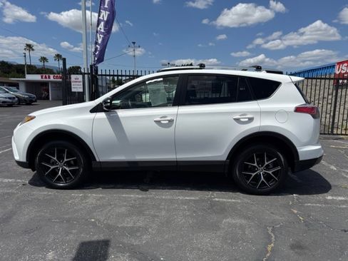 Used 2017 Toyota RAV4 SE FWD image 9