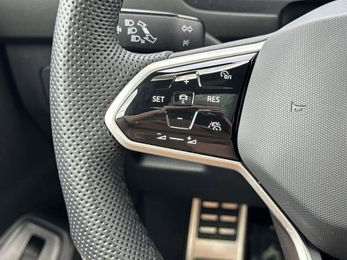 Used 2024 Volkswagen Tiguan SE R-Line image 27