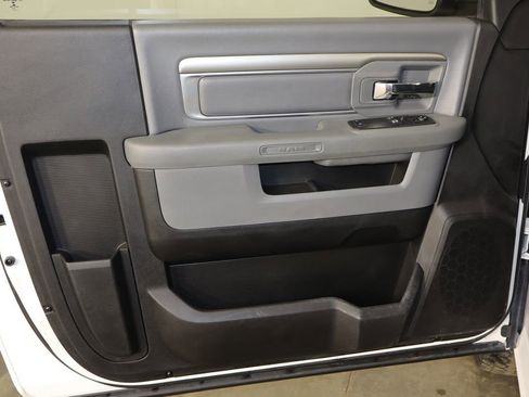 Used 2019 RAM 1500 Classic SLT image 11