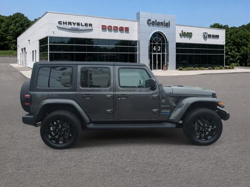 Used 2022 Jeep Wrangler Unlimited Sahara w/ Cold Weather Group AWD/4WD image 7