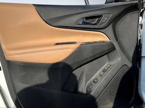 Used 2022 Chevrolet Equinox Premier AWD/4WD image 17
