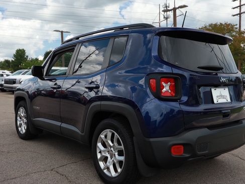 Used 2018 Jeep Renegade Latitude FWD image 3