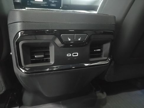 Used 2024 GMC Sierra 2500 AT4X w/ AT4X AEV Edition image 12