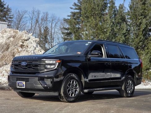 Used 2025 Ford Expedition Active image 4