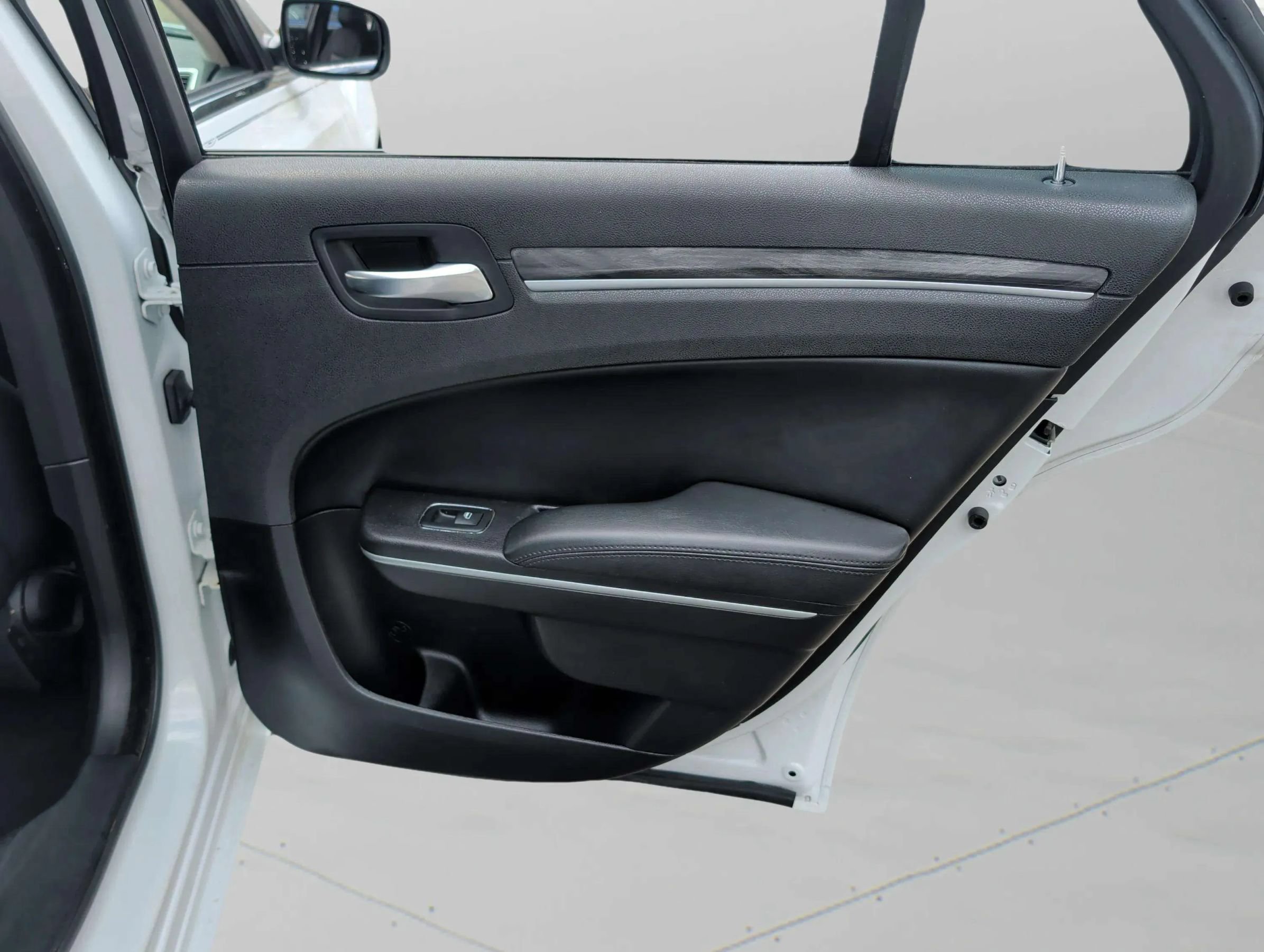 Used 2021 Chrysler 300 Touring RWD image 33