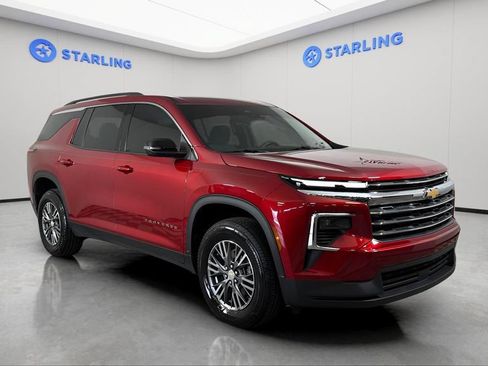 Used 2025 Chevrolet Traverse LT FWD image 14