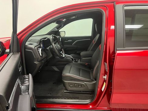 Used 2025 Chevrolet Colorado Z71 w/ Technology Package AWD/4WD image 24
