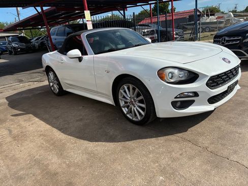 Used 2017 FIAT 124 Spider Lusso RWD image 11