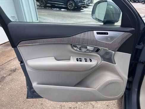 Used 2022 Volvo XC90 T6 Inscription w/ Lounge Package image 26