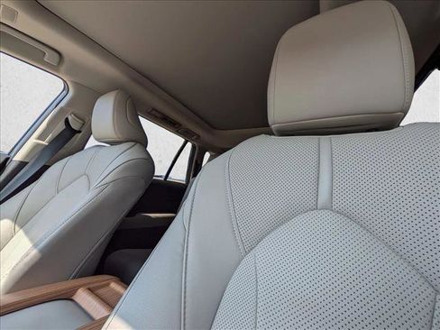 Used 2025 Toyota Grand Highlander AWD Hybrid image 16