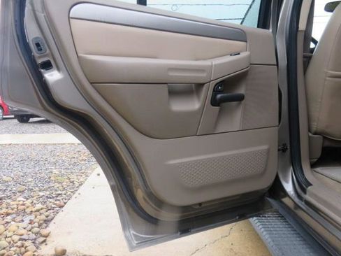 Used 2004 Ford Explorer XLT image 25