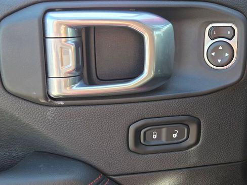 Used 2024 Jeep Wrangler Unlimited Rubicon AWD/4WD image 24