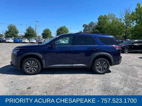 Used 2024 Nissan Pathfinder SV FWD image 2