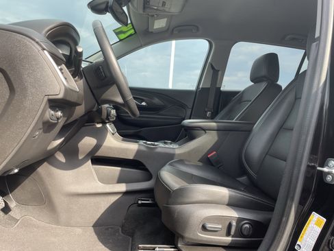 Used 2024 GMC Terrain SLT image 12