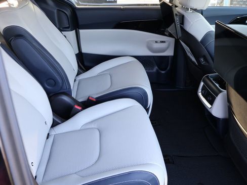 New 2026 Kia Carnival SX Prestige FWD image 12