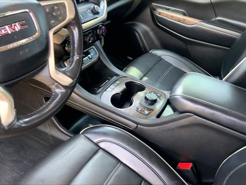 Used 2021 GMC Acadia Denali w/ Denali Technology Package FWD image 17