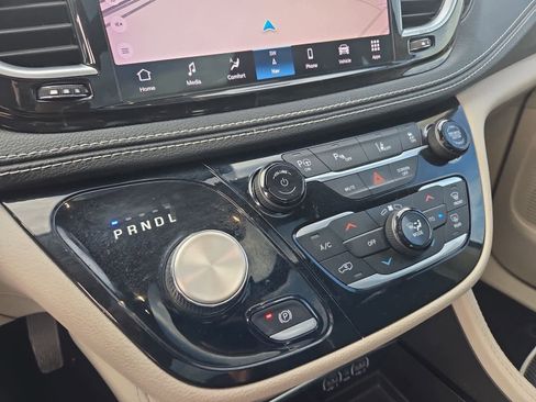 Used 2022 Chrysler Pacifica Limited image 33
