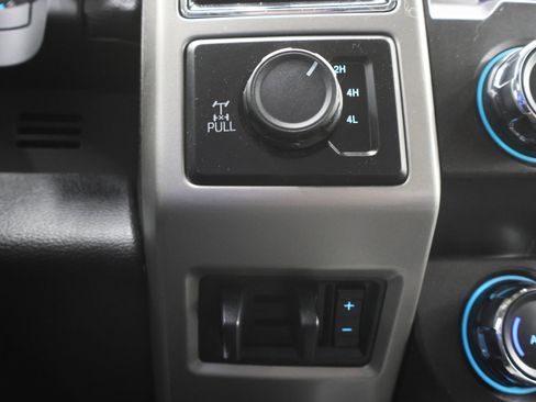 Used 2019 Ford F350 Lariat w/ Chrome Package image 39