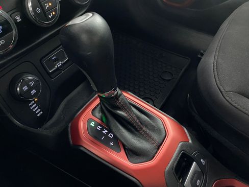 Used 2016 Jeep Renegade Trailhawk image 18