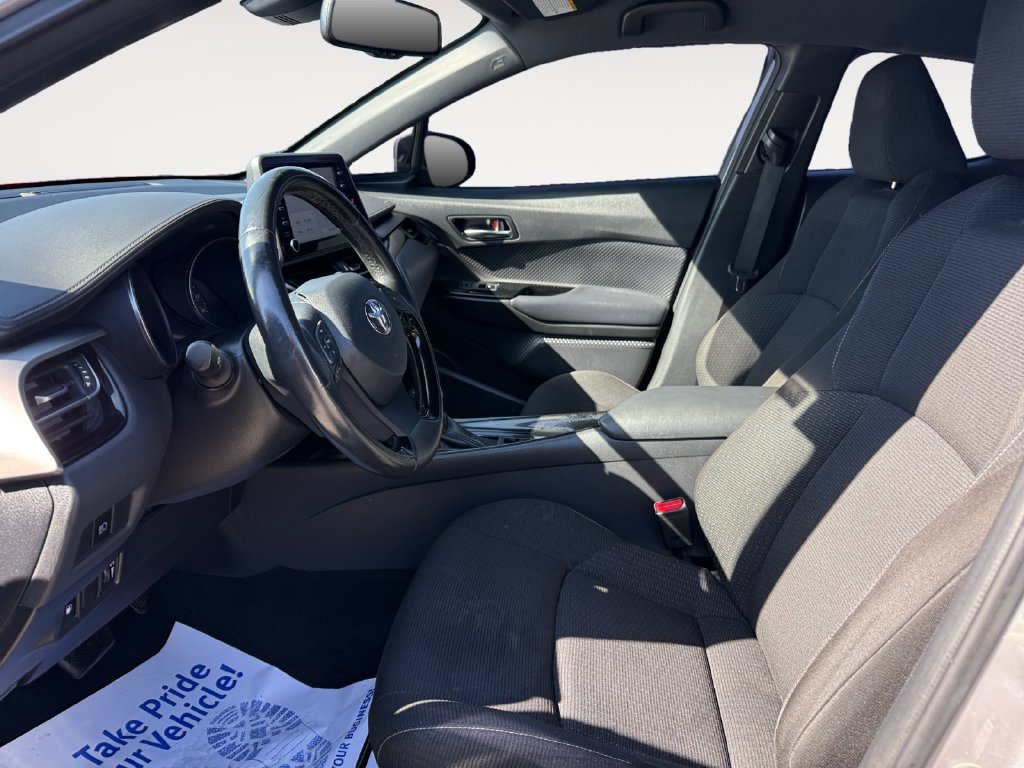 Used 2019 Toyota C-HR XLE FWD image 9