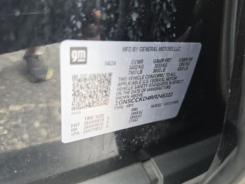 Used 2024 Chevrolet Suburban LT RWD image 37