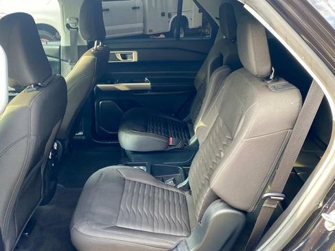 Used 2021 Ford Explorer XLT image 9
