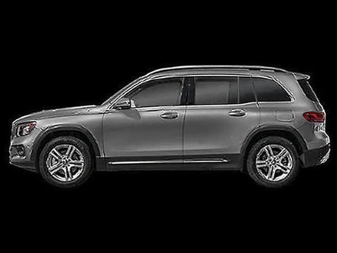 Used 2023 Mercedes-Benz GLB 250 4MATIC image 2