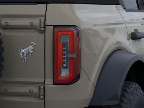 New 2025 Ford Bronco Badlands w/ Sasquatch Package AWD/4WD image 23