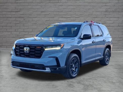 Used 2024 Honda Pilot TrailSport image 3