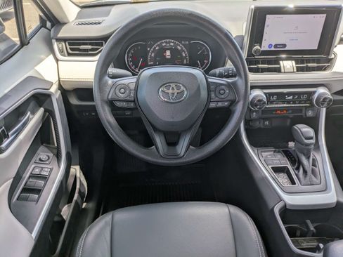 Used 2025 Toyota RAV4 XLE FWD image 15