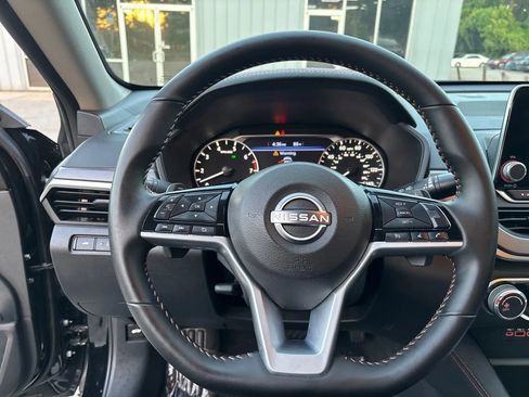 Used 2025 Nissan Altima 2.5 SR AWD/4WD image 14