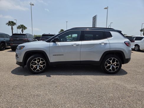Used 2025 Jeep Compass Limited AWD/4WD image 4