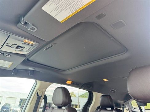 Used 2023 Toyota Sienna Platinum image 15