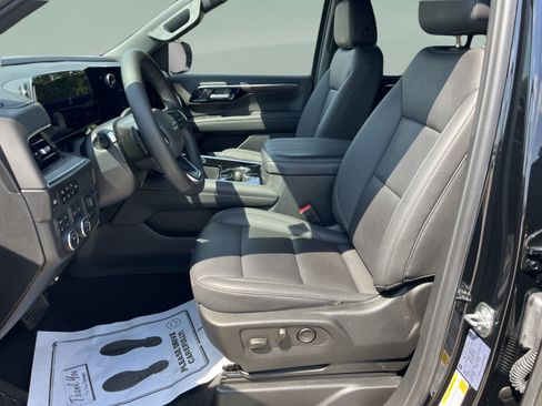 Used 2025 Chevrolet Tahoe Z71 w/ Comfort Package AWD/4WD image 9