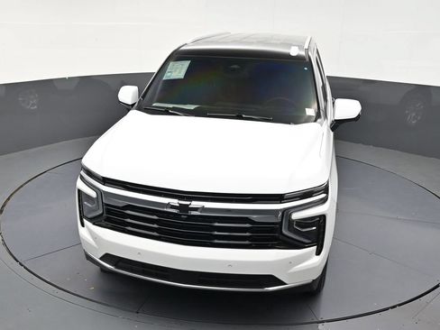 Used 2025 Chevrolet Suburban LS RWD image 18