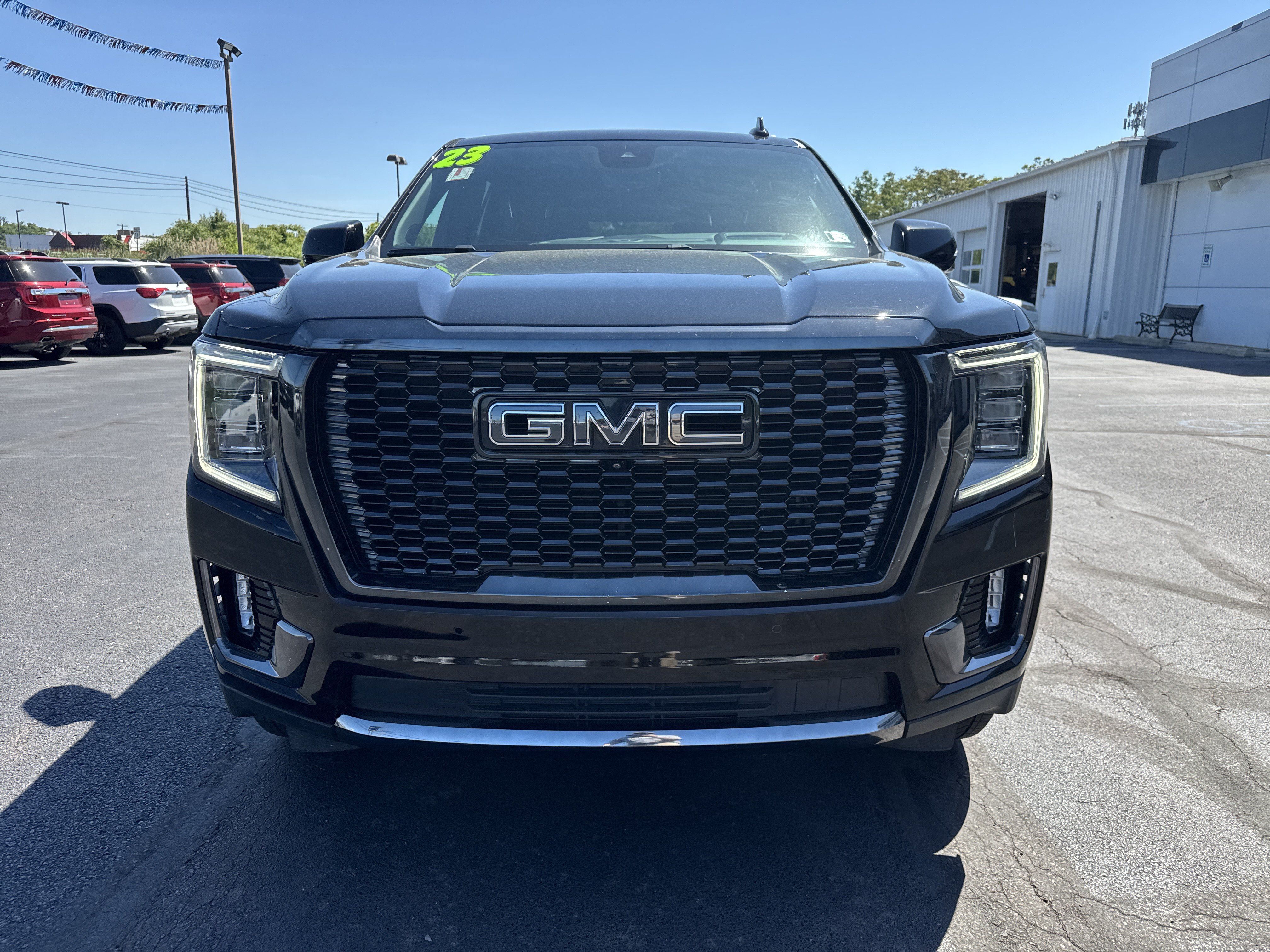 Used 2023 GMC Yukon Denali Ultimate AWD/4WD image 9