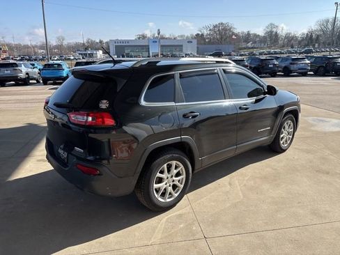 Used 2015 Jeep Cherokee Latitude w/ Cold Weather Group image 8