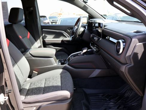 Used 2025 Chevrolet Colorado Z71 image 13