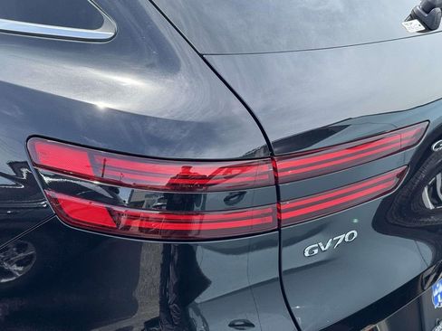 Certified 2025 Genesis GV70 2.5T AWD/4WD image 9