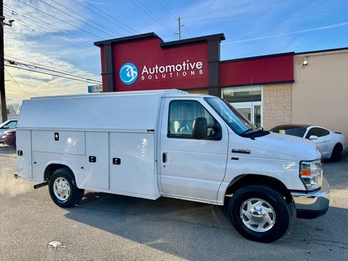 Used 2019 Ford E-350 and Econoline 350 Super Duty w/ Power Windows & Locks Group image 6