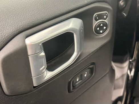 Used 2021 Jeep Wrangler Unlimited Sahara w/ Uconnect 4C Nav & Sound Group AWD/4WD image 18