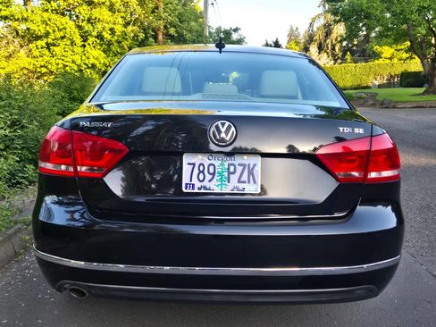 Used 2014 Volkswagen Passat TDI SE FWD image 32