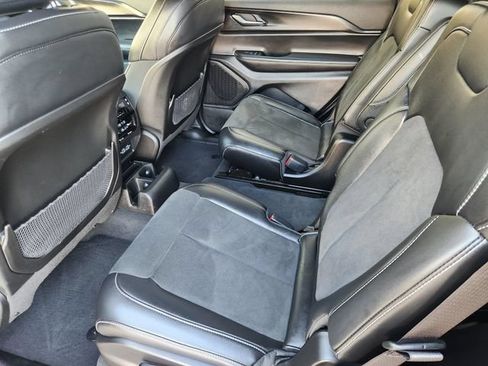 Used 2025 Jeep Grand Cherokee L Altitude RWD image 31