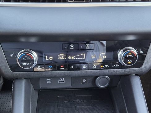 New 2026 Mitsubishi Outlander SEL image 15