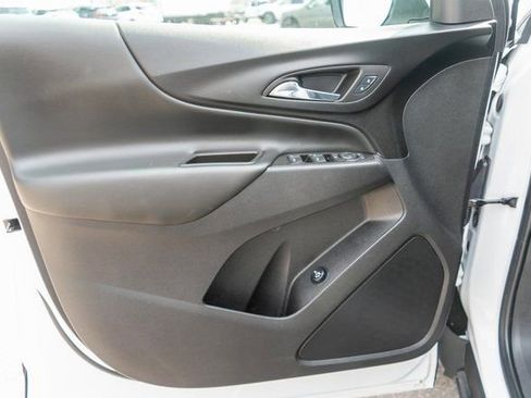 Used 2024 Chevrolet Equinox LT FWD image 17